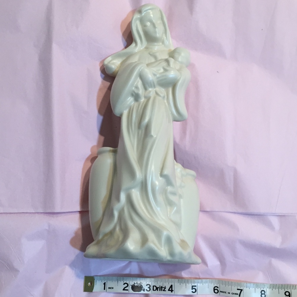 🌵BOGO🌵Madonna Hull pottery planter cream white